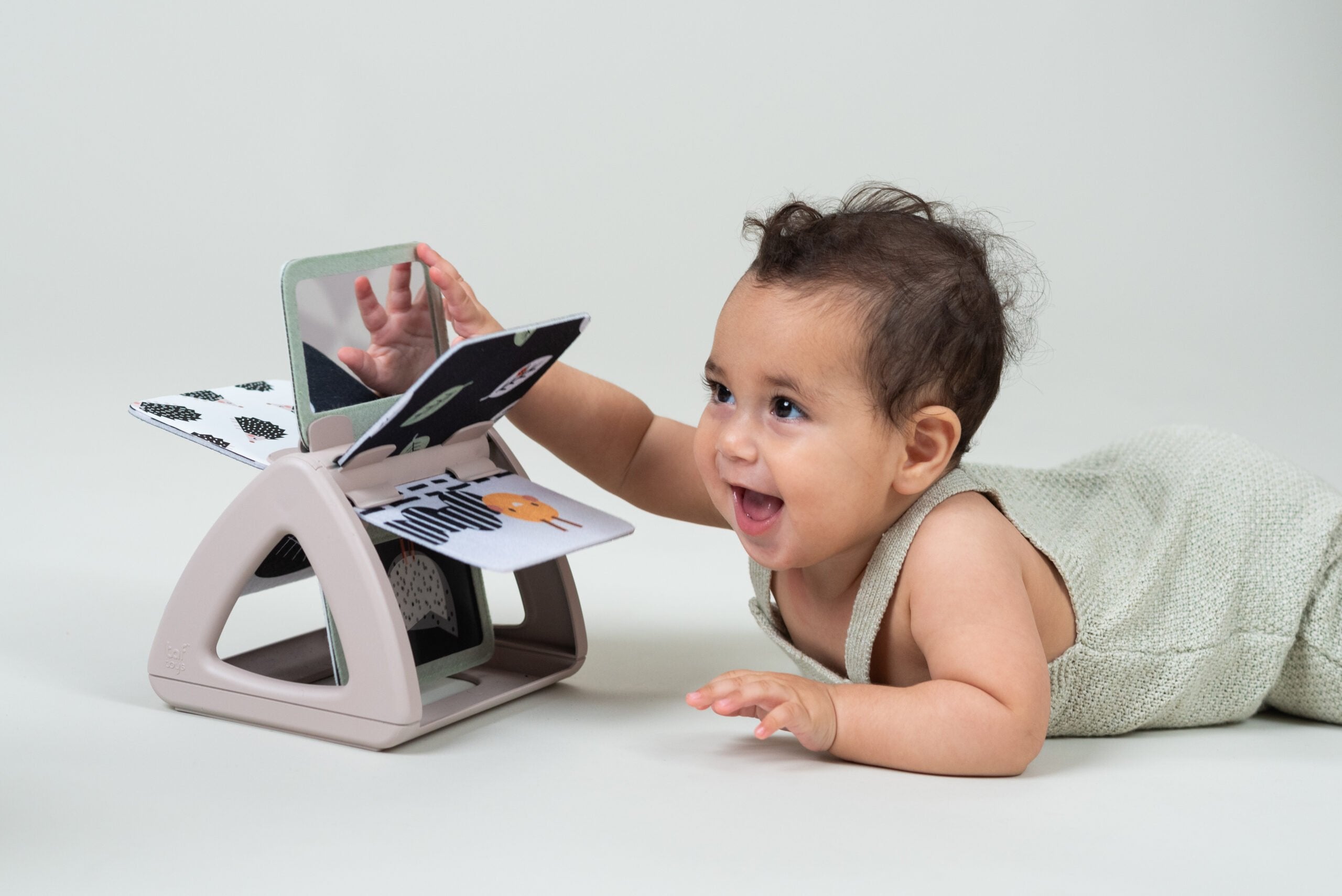 Libro De Aprendizaje Black & White Taf Toys