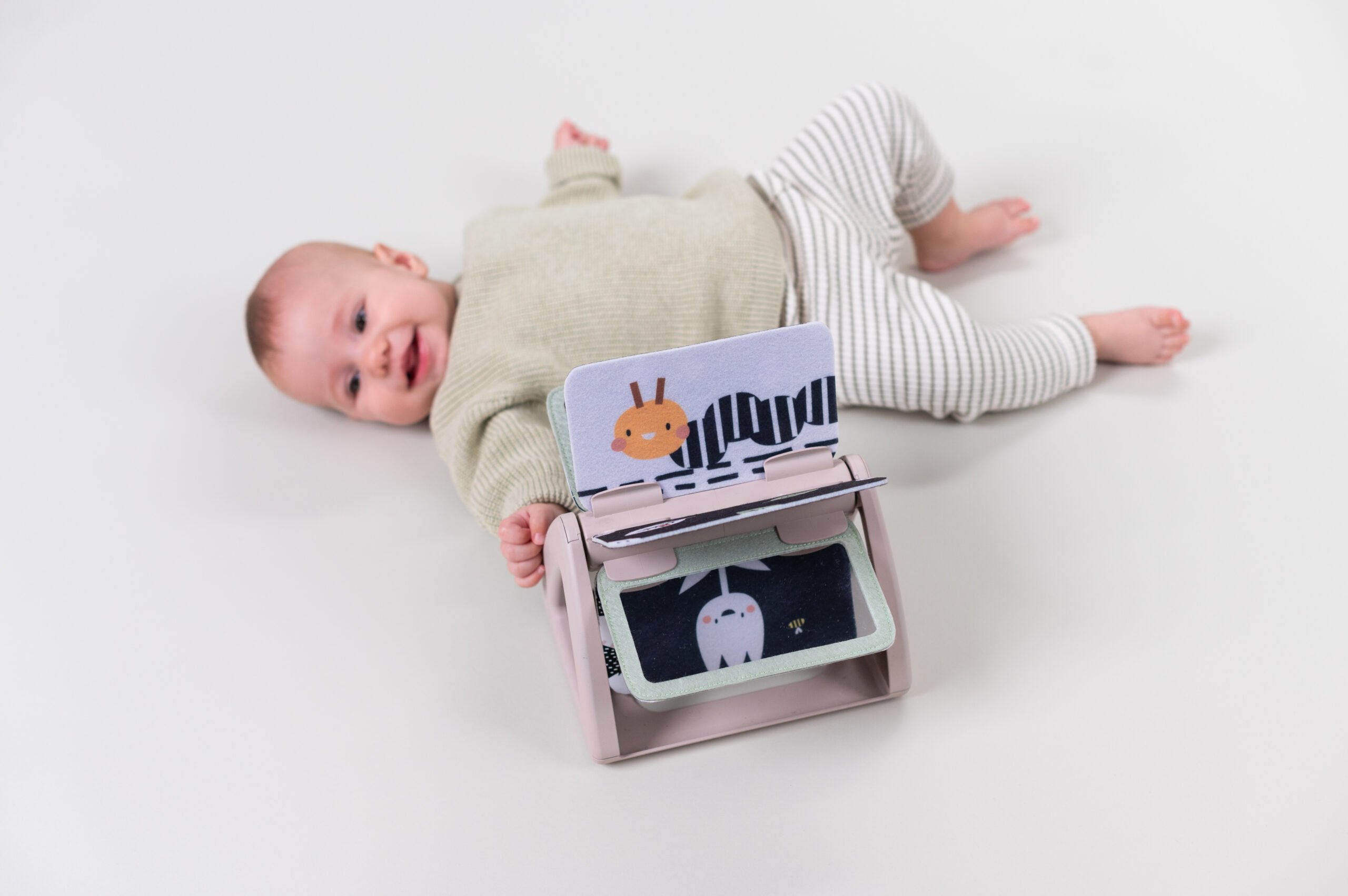 Libro De Aprendizaje Black & White Taf Toys